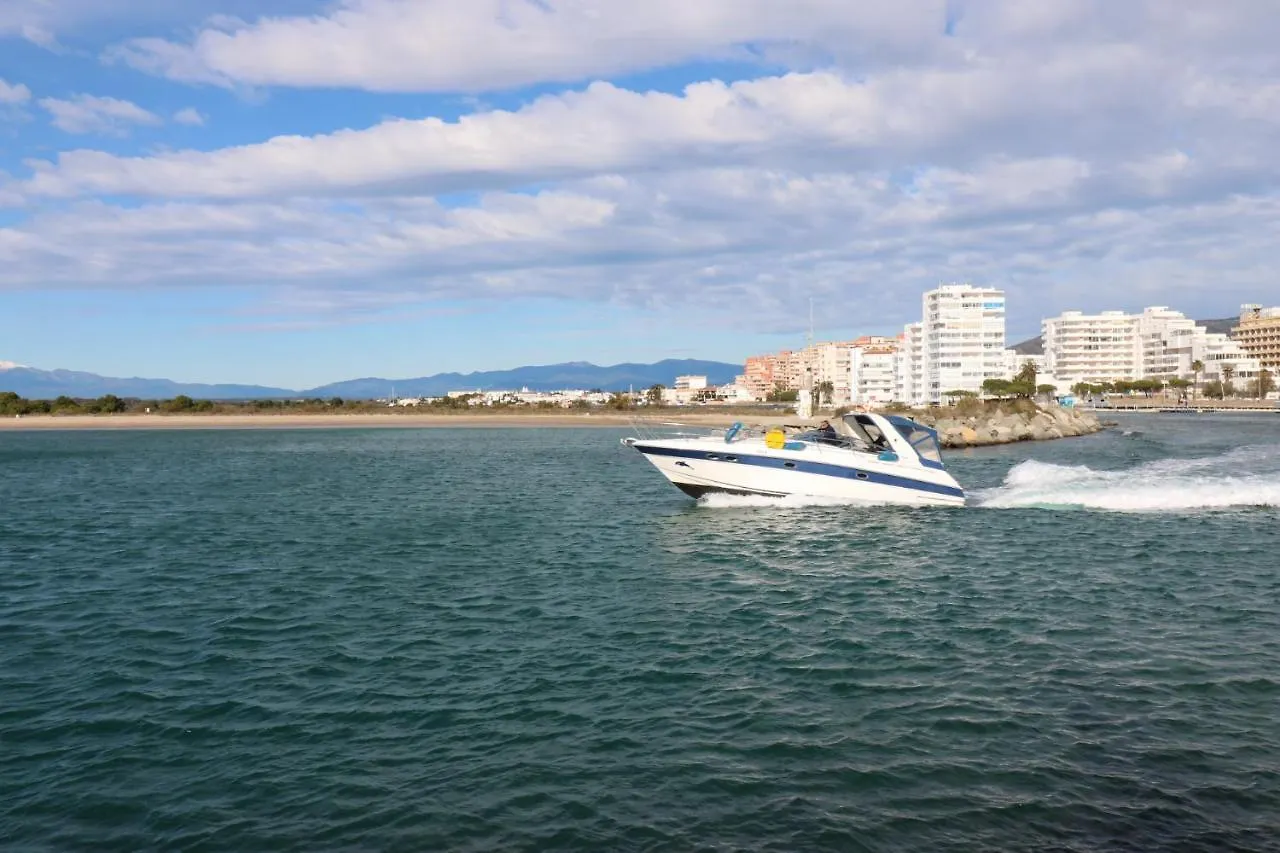 Les Roques Apartment Roses